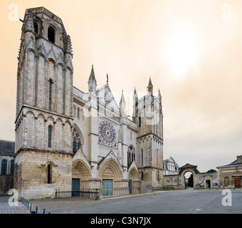 Cathédrale de Poitiers (cathédrale Saint Pierre de Poitiers), Poitiers, Poitou Charentes, France Banque D'Images