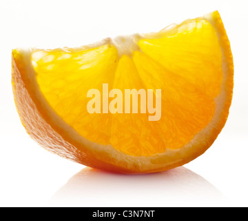 Tranche d'Orange sur un fond blanc. Banque D'Images