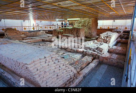 Nepal - Lumbini - l'intérieur du temple de Maya Devi Banque D'Images