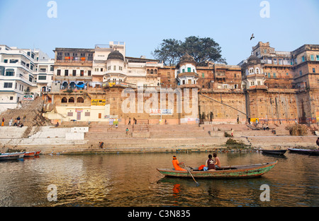 Inde - Varanasi - Gange - ghats et bateaux Banque D'Images