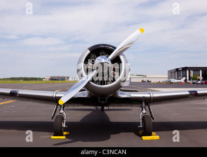 Au-6 Texan, connu comme le plan de formation de Harvard sur la piste Banque D'Images