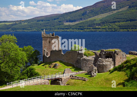 Ruines du château d'Urquhart près du Loch Ness Lake Banque D'Images