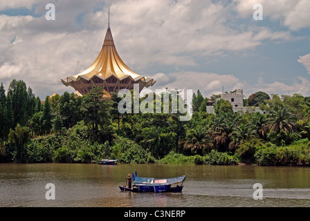 La rivière Sarawak et assemblée générale de l'État et Fort Margherita,Kuching Banque D'Images