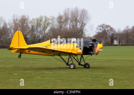 Ryan ST3KR G-RLWG atterrissage à Breighton Airfield Banque D'Images