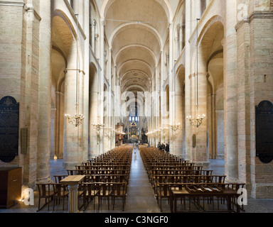 Intérieur de la basilique romane 12thC de St Sernin, Toulouse, Haute Garonne, Midi Pyrénées, France Banque D'Images