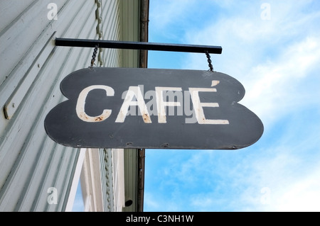 PIETARSAARI, FINLANDE - le 14 mai : Ancien Café signe suspendu à un mur d'une cafétéria. EDITORIAL SEULEMENT ! Banque D'Images