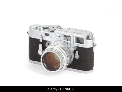 Leica M3 AVC double corps de l'appareil en argent 1957 sur fond blanc avec 50mm f/1,4 Leica Summilux 117914 Banque D'Images