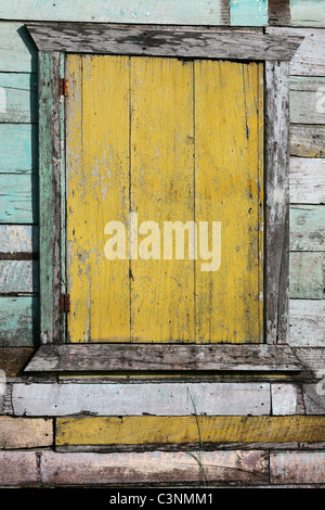 Détail et murs de maison en bois rustique. Banque D'Images