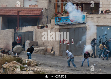 La police de Jérusalem a disperser quelques dizaines de jeunes Palestiniens, émeutes à Isawiyah sur Yom El-Naqba. Jérusalem, Israël. Le 15/05/2011. Banque D'Images