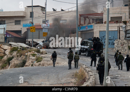 La police de Jérusalem a disperser quelques dizaines de jeunes Palestiniens, émeutes à Isawiyah sur Yom El-Naqba. Jérusalem, Israël. Le 15/05/2011. Banque D'Images