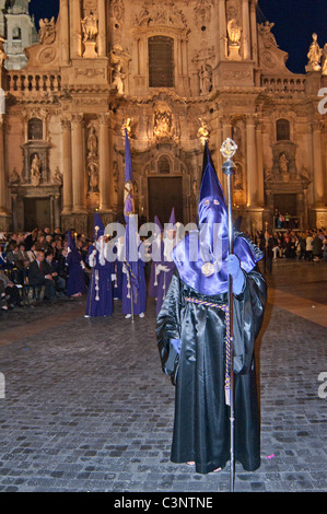 Soirée le Vendredi saint ou le Vendredi saint, Pâques procession dans les rues de la ville de Murcia, Espagne, Europe du sud-est Banque D'Images