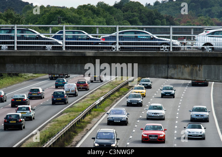 Des bouchons de circulation sur autoroute. M3, Surrey. Banque D'Images