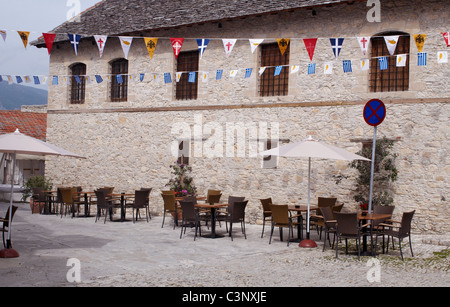 Le charmant village d'Omodos dans les montagnes Troodos montrant les détails du centre du village Banque D'Images