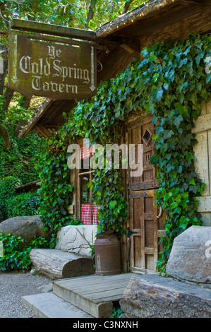 Entrée couverte de lierre, Cold Springs Taverne, sur la route historique stage coach entre Santa Ynez et Santa Barbara, Californie Banque D'Images