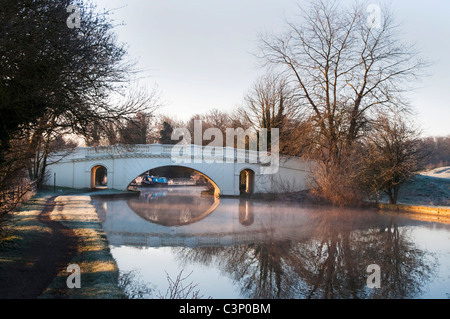 Grove Pont sur le Canal Grand Union Banque D'Images