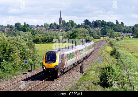 Cross Country de Arriva Trains Voyager près de King's Sutton, Northamptonshire, England, UK Banque D'Images