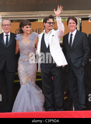 GEOFFREY RUSH PENELOPE CRUZ Johnny Depp et ROB MARSHALL PIRATES DES CARAÏBES : SUR STRANGER TIDES PREMIERE CANNES FILM FESTI Banque D'Images