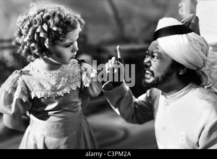 SHIRLEY TEMPLE WEE WILLIE WINKIE (1937) Banque D'Images