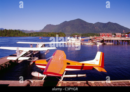 Tofino, Colombie-Britannique, île de Vancouver, Colombie-Britannique, Canada - Visites d'Hydravions amarrés au port Banque D'Images