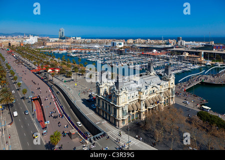 Une vue sur le Port de Barcelone, Catalogne, Espagne, montrant le port Banque D'Images