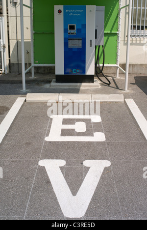 La station de recharge de véhicules électriques à Okinawa, Japon Banque D'Images