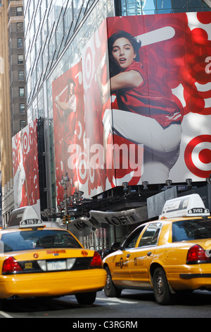 Une scène de rue à Times Square, New York City, USA Banque D'Images