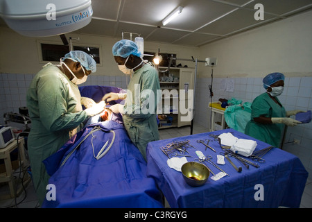 C-section,chirurgie,hôpital,Betou MSF en République du Congo Banque D'Images