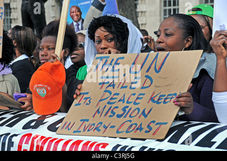 Le Président Gbagbo pro français protester contre l'ingérence de l'ONU et de l'élection, l'arrimage et la création d'une guerre civile en Côte d'Ivoire Banque D'Images