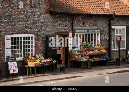 Les épiciers et magasin à Claj sur la côte de Norfolk, UK Banque D'Images