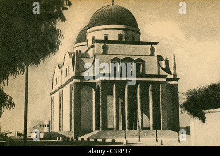 La Cathédrale à Benghazi au cours de l'occupation italienne, 1930. À partir de l'Commissariato per il Turismo in Libia. Banque D'Images