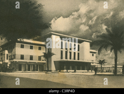 Le Bérénice Theatre à Benghazi au cours de l'occupation italienne, 1930. À partir de l'Commissariato per il Turismo in Libia. Banque D'Images