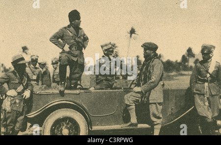 Duce Benito Mussolini, Secrétaire d'État et le gouverneur Italo Balbo tour la Libye en vertu de l'occupation italienne dans les années 1930. Banque D'Images