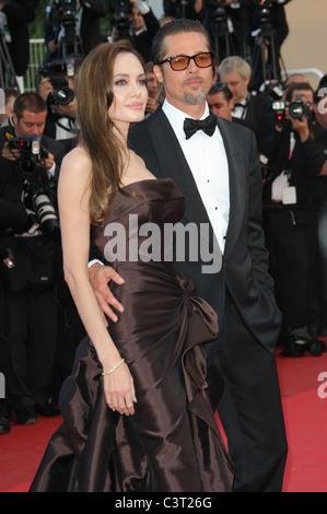 ANGELINA JOLIE ET BRAD PITT L'ARBRE DE VIE Le PREMIÈRE ÉDITION DU FESTIVAL DE CANNES 2011 PALAIS DES FESTIVAL CANNES FRANCE 16 Mai 2011 Banque D'Images