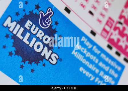 Une photo illustration de Camelot Euro Millions Loterie Nationale Billets Banque D'Images