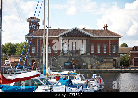 Les quais d'ipswich montrant l'Ancienne Douane Banque D'Images