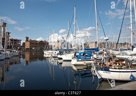 Les quais d'ipswich montrant l'Ancienne Douane Banque D'Images