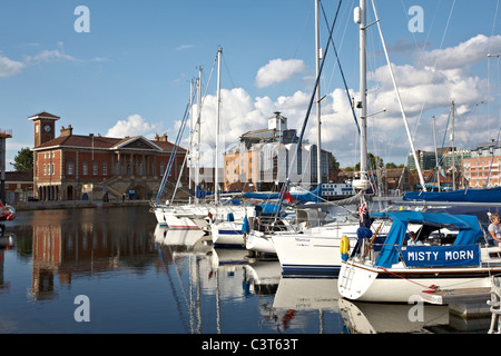 Les quais d'ipswich montrant l'Ancienne Douane Banque D'Images