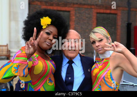 Les images d'aperçu de la Chelsea Auto Legends en septembre 2011 avec STIRLING MOSS et Chelsea retraités et oiseaux Dolly Banque D'Images