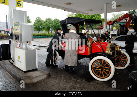 Ford Model T rallye du Centenaire à célébrer l'ascension du Ben Nevis, il y a 100 ans, arrivant à Fort William en Ecosse Banque D'Images