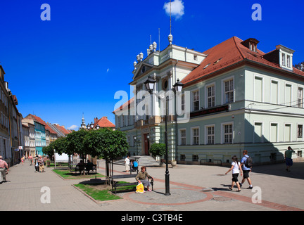 Centre commercial et hôtel de ville historique de kowary ancienne ville allemande schmiedeberg. Pologne, la basse Silésie, Europe Banque D'Images