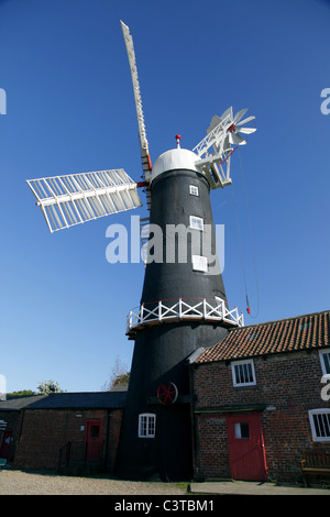 Noir & Blanc moulin à vapeur Skidby qui EAST YORKSHIRE ANGLETERRE 01 Mai 2011 Banque D'Images