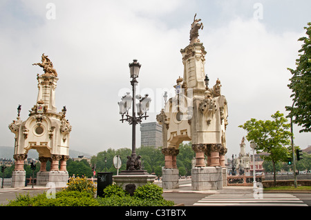 Puenta de pont Maria Cristina Rio Urumea San Sebastian Espagne Pays Basque espagnol town city Banque D'Images