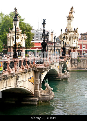 Puenta de pont Maria Cristina Rio Urumea San Sebastian Espagne Pays Basque espagnol town city Banque D'Images