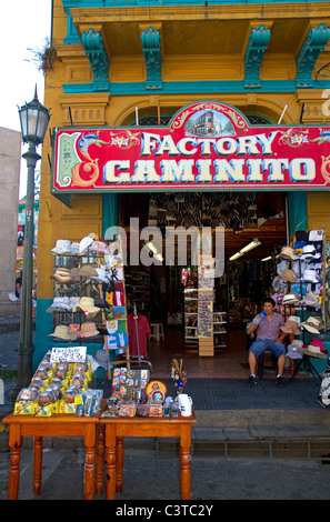 Boutique de souvenirs dans le quartier de La Boca, Buenos Aires, Argentine. Banque D'Images