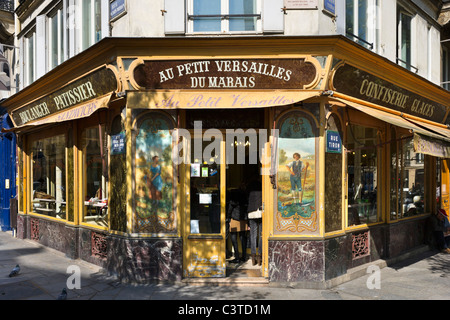 Boulangerie/Pâtisserie traditionnelle à l'angle de la Rue François Miron et de la rue Tiron dans le quartier du Marais, Paris, France Banque D'Images