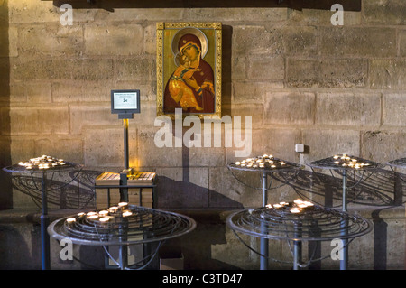 Bougies votives dans la Cathédrale Notre Dame de Paris, Ile de la Cité, Paris, France Banque D'Images