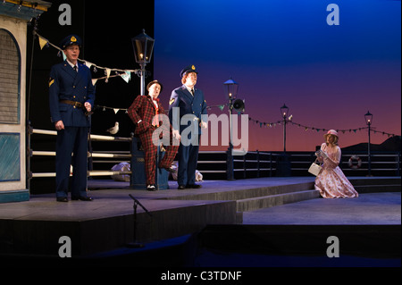 Cosi fan tutte de Mozart - Welsh National Opera production Été 2011 Banque D'Images