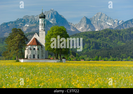 Monument Eglise Saint Coloman en Bavière, en Allemagne, au printemps Banque D'Images