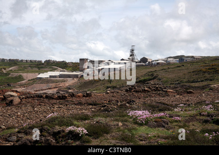 Geevor Tine Mine, St Just, Cornwall, vu depuis le butin à la mine heps Levant Banque D'Images