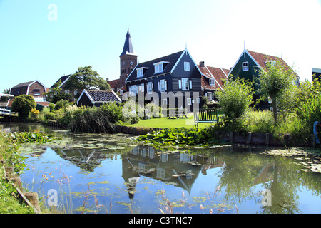 Le village de pêcheurs traditionnel et assez de Marken Banque D'Images